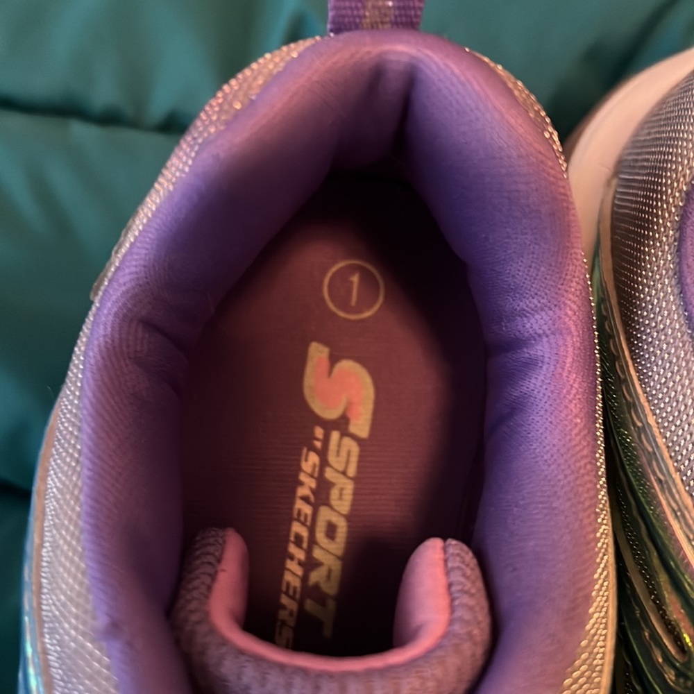 Sketchers sport girls tennis shoes - Picture 6 of 8